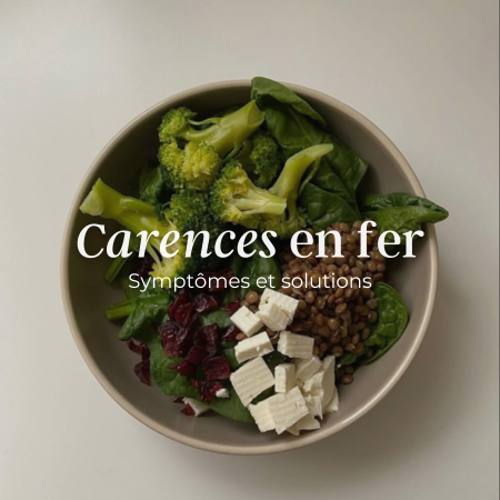 Anémie symptômes, causes et solution. Assiette qui représente des aliments riches en fer : brocolis, lentilles, tofu, épinards ect.